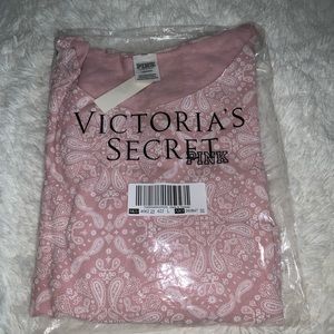 everyday lounge open neck crew